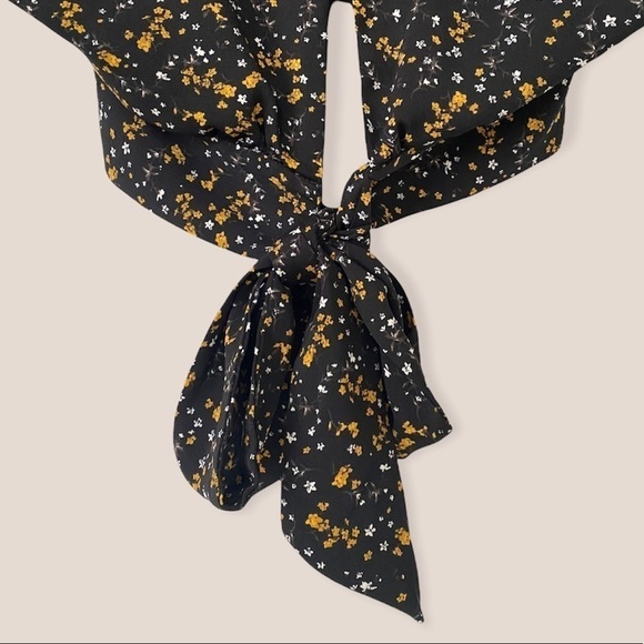DYNAMITE Floral Cropped Top - Picture 7 of 11